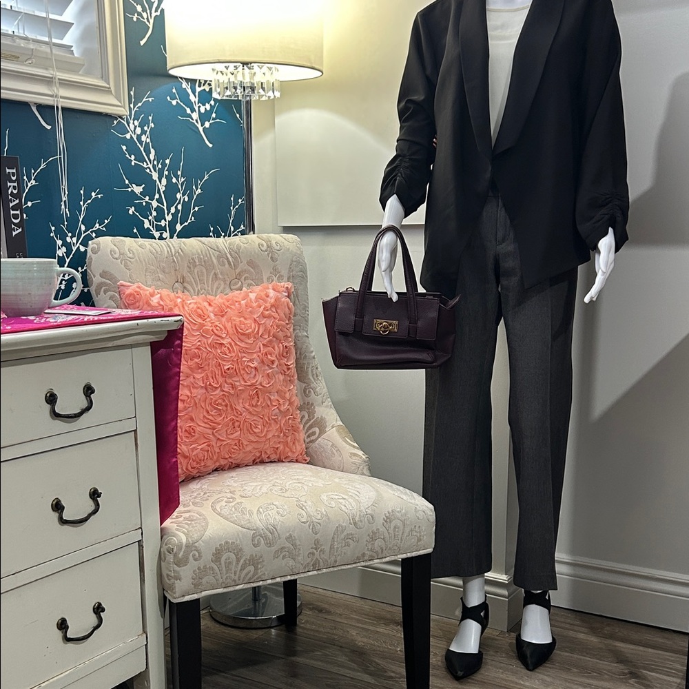 Chic Black Women's Blazer - Picture 10 of 16